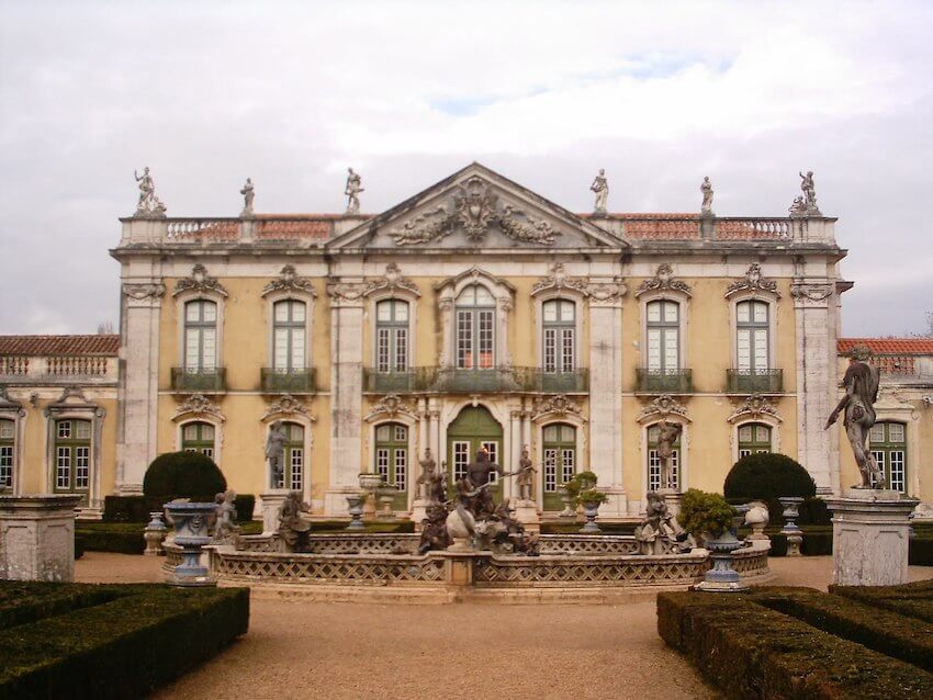 Lisbon off the beaten path: Palacio Nacional e Jardins de Queluz 