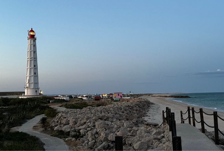 One of the things to do in Olhão is to visit the island of Farol and visit the beach and lighthouse
