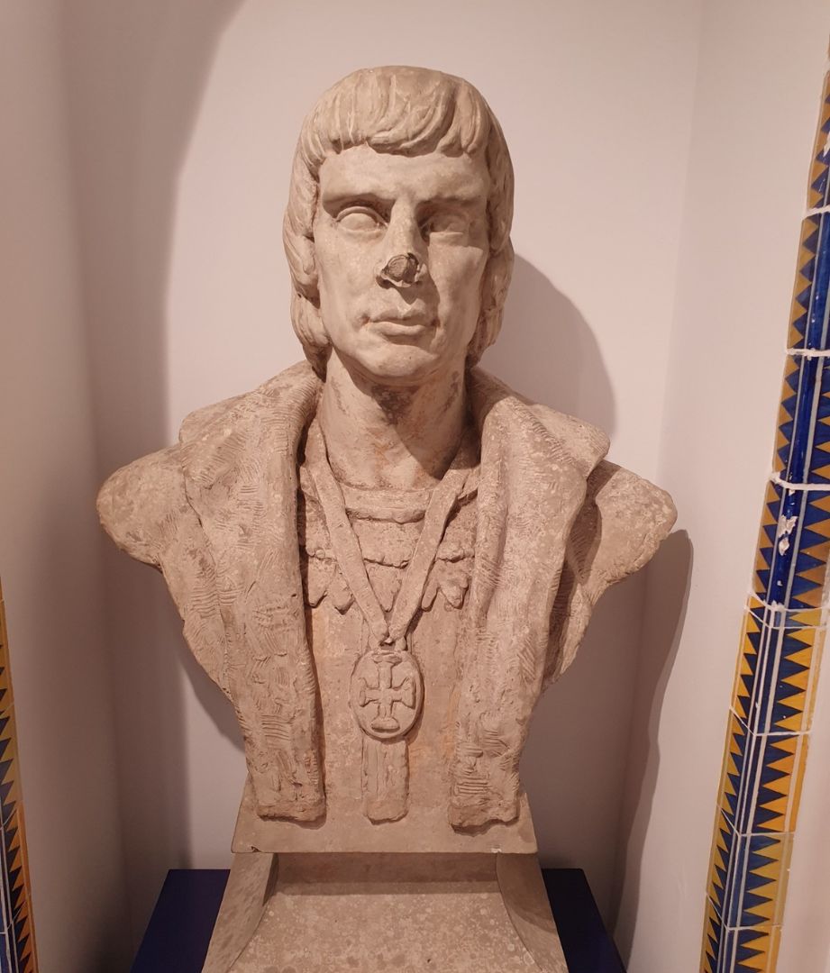 a bust of Bartolomeu Dias